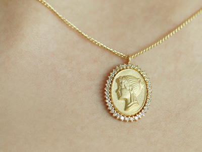 Cognac Diamond Woman Coin Necklace 18K 꼬냑 다이아몬드 여인 주화 목걸이