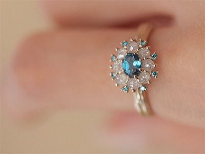 Gray Rough Diamond, Blue Diamond, London Blue Topaz Ring 18K 그레이 러프 다이아몬드, 블루 다이아몬드, 런던 블루 토파즈 반지