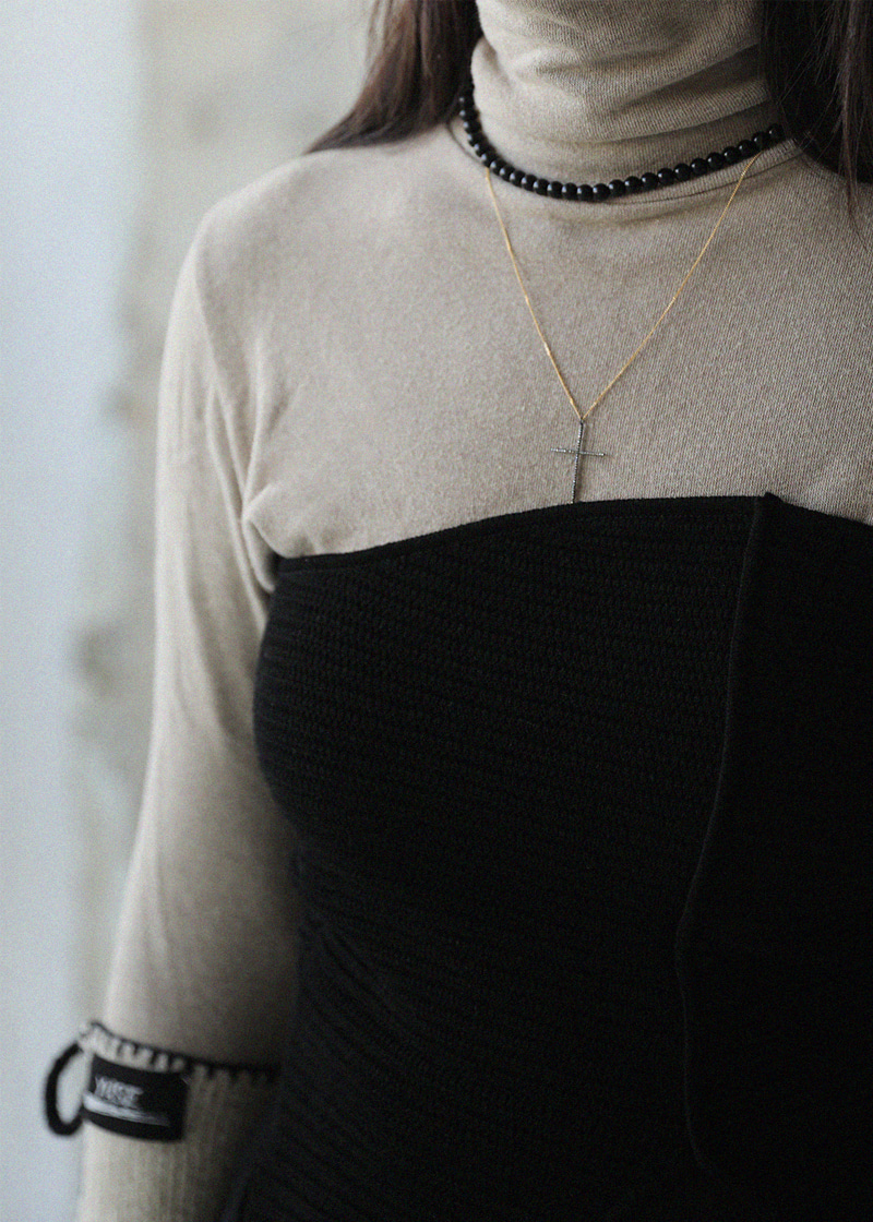Cognac Diamond Simple Black Necklace 18K 꼬냑 다이아몬드 심플 블랙 십자가 목걸이