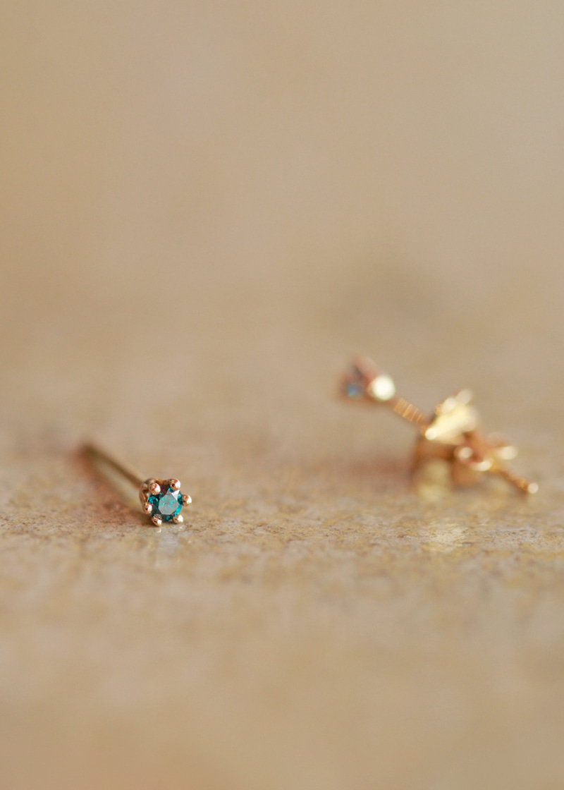 Mini Blue Diamond Earrings 18K 미니 블루 다이아몬드 귀걸이